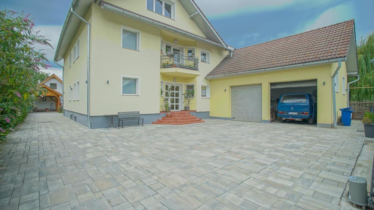 Appartement Vilux With Indoor Private Parking à Braşov Extérieur photo