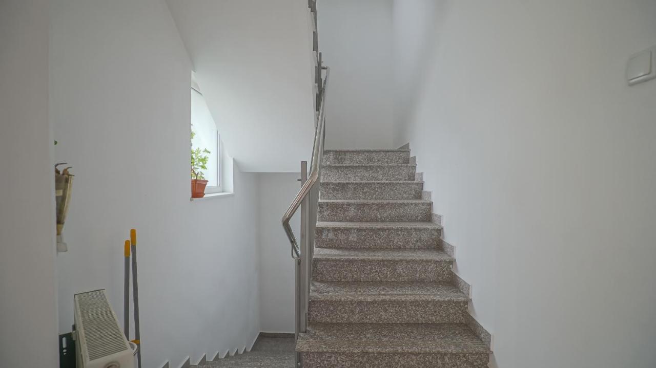 Appartement Vilux With Indoor Private Parking à Braşov Extérieur photo