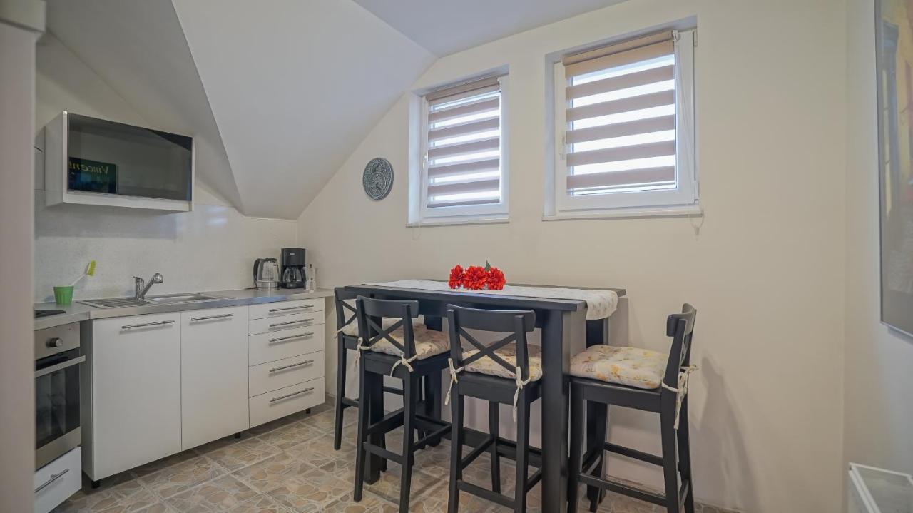 Appartement Vilux With Indoor Private Parking à Braşov Extérieur photo