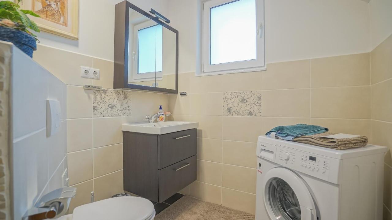 Appartement Vilux With Indoor Private Parking à Braşov Extérieur photo