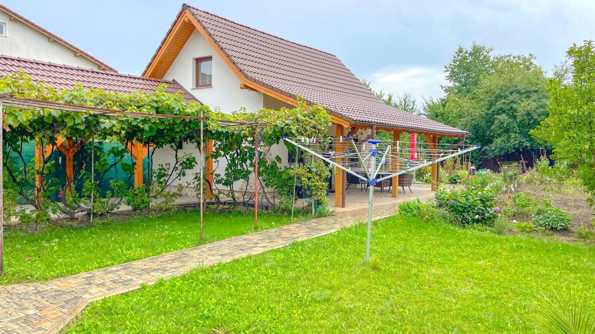 Appartement Vilux With Indoor Private Parking à Braşov Extérieur photo