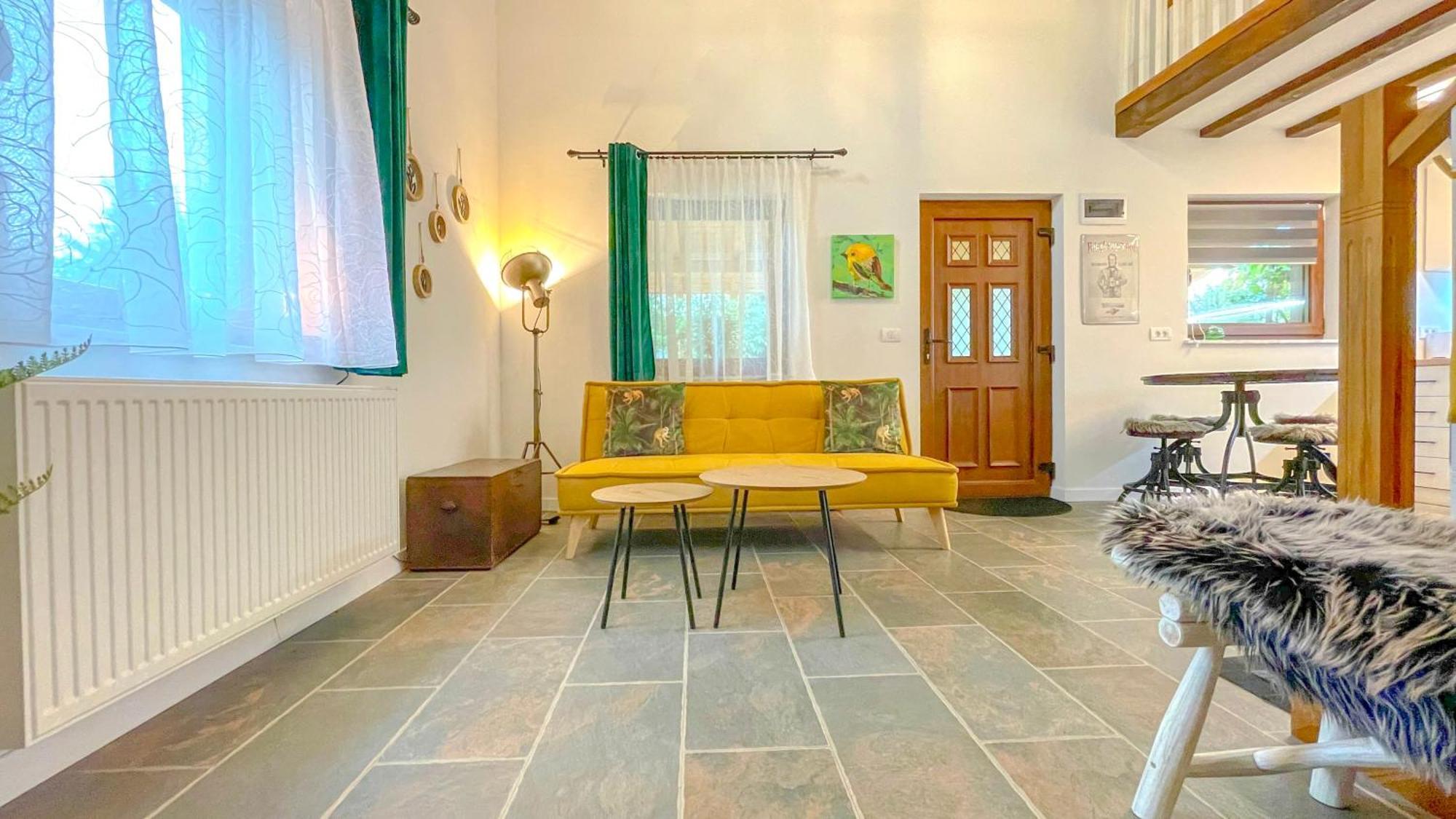 Appartement Vilux With Indoor Private Parking à Braşov Extérieur photo